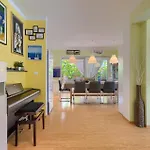 Ferienhaus A *
